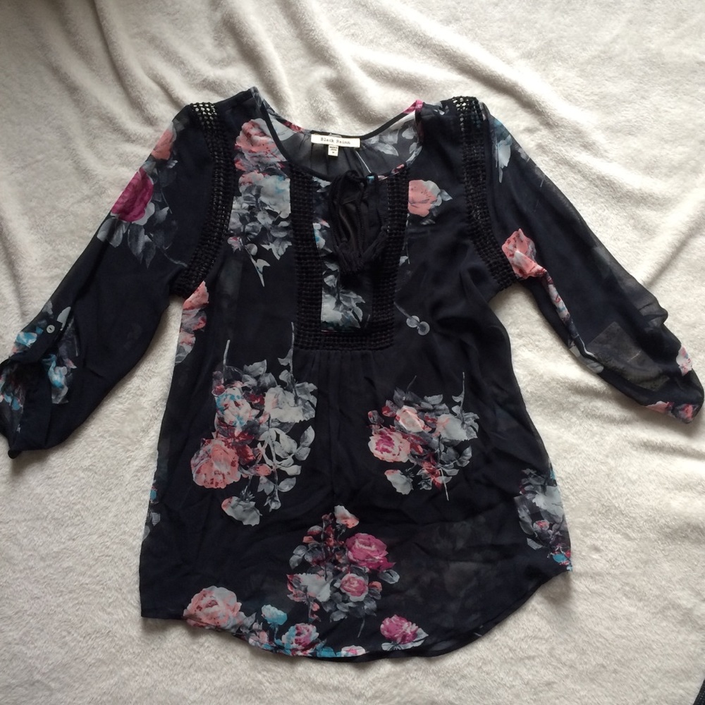 🍀 NWT Black Rainn flowy top 😍